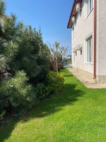 Предлагается к продаже дом в закрытом поселке Совиньон.