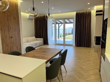 Оренда великого котеджу