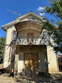 Продається приватний будинок + комерційя