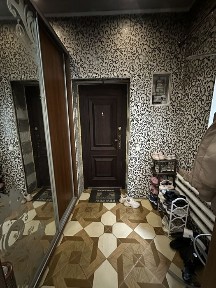 **Частина Будинку в Центр. Районі 157 кв. м. З Ремонтом!