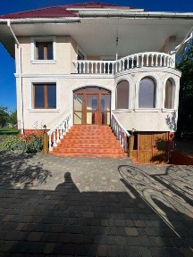 Оренда будинку на Новий Рік (3 поверхи)