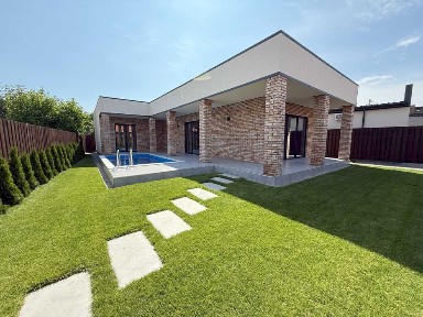 Продам будинок з басейном Новоолександрівка. Дом Новоалександровка