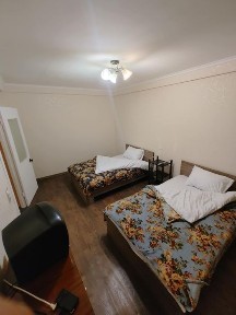 Квартира на Правом подобово, Вільна