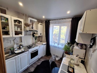 3х кім. 4 поверх (в центрі міста) р-н 8й квартал ЦУМ