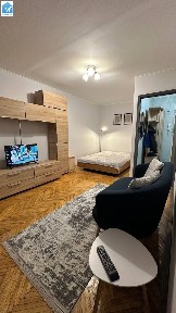 Киев, Павла Тычины просп., 5/1