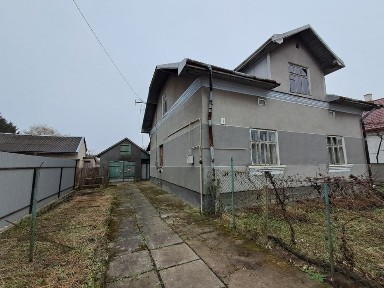 Продаж цегляного будинку в Рудках