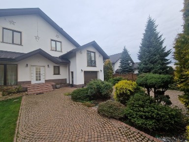 Оренда будинку в с. Іванковичі 260кв з басейном