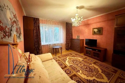 Продається 2-о кімнатна квартира вул. АКАДЕМІКА АМОСОВА 8/9