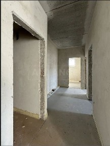 Продається простора 3-кімнатна квартира в сучасному комплексі.