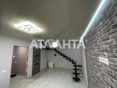 Пропонуємо до продажу затишний двоповерховий будинок.