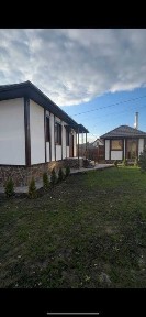 Котеджі біля лісу з чаном і сауною в Східниці