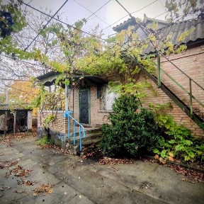 Продаж окремого будинку