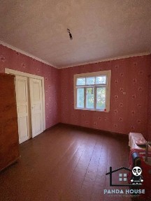 Продається будинок у затишному районі.