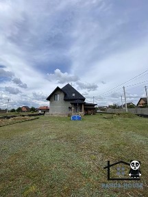 Продається чудовий будинок на два поверхи готовий до проживання.