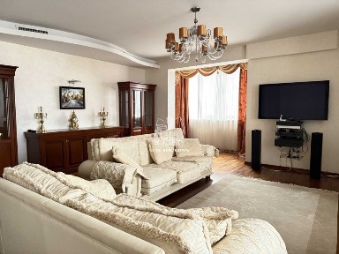 Аренда 3к. кв. Старонаводницкая 4-В, Печерская, Леси Украинки