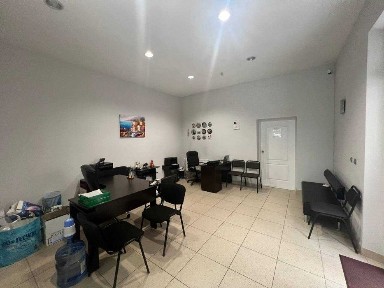 Здається в оренду офісне фасадне приміщення центр міста.