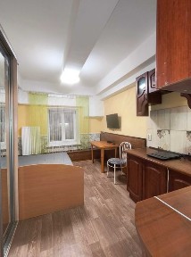 . Б. Панасовская 83, гостинка, центр, Локомотив, м. Центральный рынок.