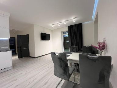 Garden Hall новобудова в котеджі