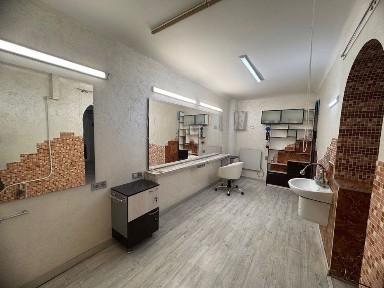 Оренда фасадного приміщення в ЦЕНТРІ під салон, студію. Високий трафік