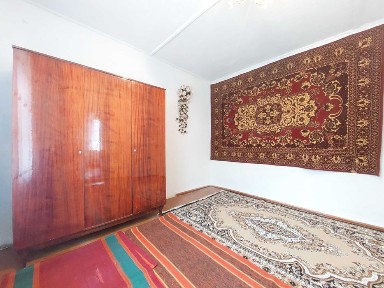 Продаж частини будинку на 10сотка землі 15.000дол.