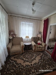 Будиночок біля сільгосптехніки