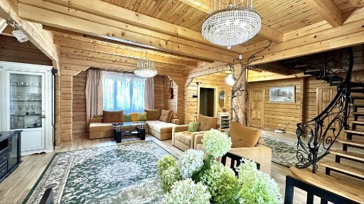 Продаж еко будинку з власним озером та соснами на території