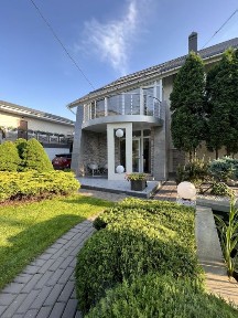 Продаж стильного будинку у місті!