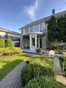 Продаж стильного будинку у місті!