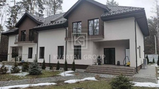 Продам дуплекс в лісовій частині смт. Ворзель, 225 м2 на 5 сот землі!