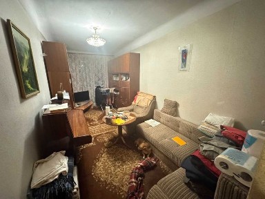 Трикімнатна квартира, Індивідуальне опалення. поруч з м-н 