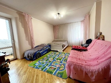 Довгострокова оренда 3-кімнатної квартири в районі 