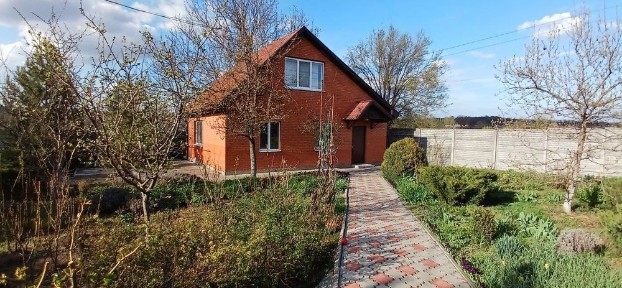 Хороший дом с ремонтом и мебелью.