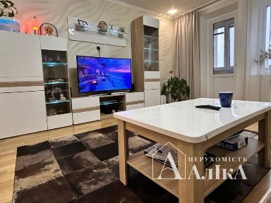 Продам 3-кімнатну квартиру з ремонтом та меблями! +ГАРАЖ