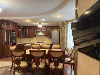 Продам 3х комнатную в центре с автономкой на Петропавловской.