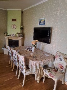 Здається будинок поруч набережна. Черемушки.