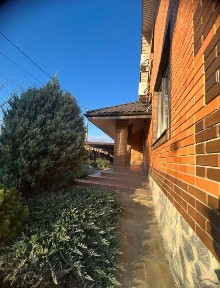 Продаю добротний будинок