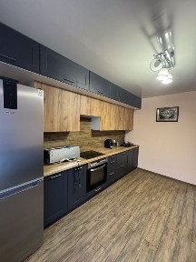 Здається будинок на Максютова вул Труда.