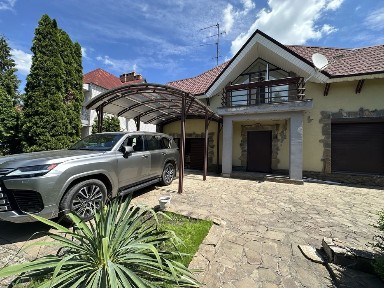 Два будинки на березі Днепра з приватним пляжем, пристанню, басейном