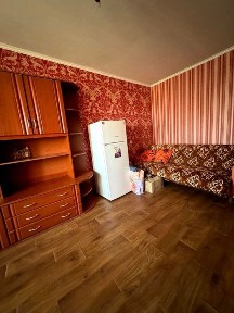 Продається 2-ох кімнатна секція в центра мікрорайона