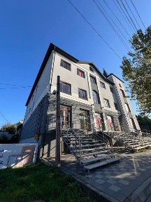 Продаж 2к квартири в задній новобудові.