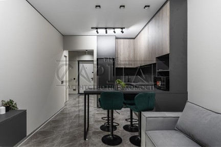 Київ, Подільський, вулиця Салютна 2