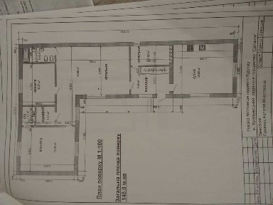 Сучасний будинок бвіля озера