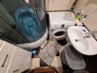 Продається квартира в с. Ревне Бориспільського району.