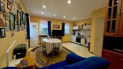 Продаж будинок в с. Русанів гарний ремонт велика ділянка