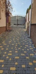 Оренда будинку в місті, Окремий двір, є місце з навісом