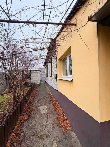 Продаж будинку 5 хвилин від міста