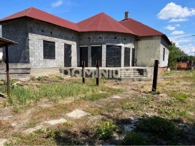 Продаж будинку з землею та потенціалом для забудови