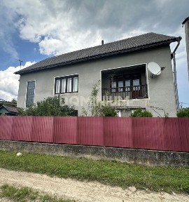 Продаж будинку в с. Новобарово
