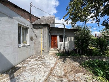 Продаж приватного будинку на дві половини