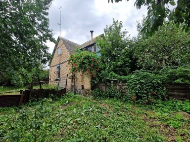 Продається будинок у центрі с. Бабинці для дачі чи нової забудови